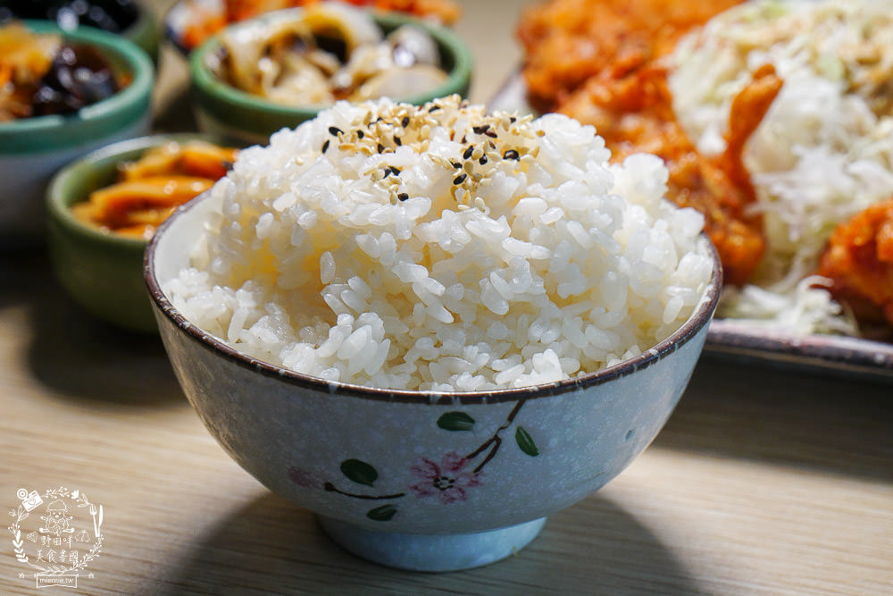 高雄[金鯱家名古屋豬排]爆炸美味的豬排與唐揚炸雞!連討厭炸物的人都不討厭?