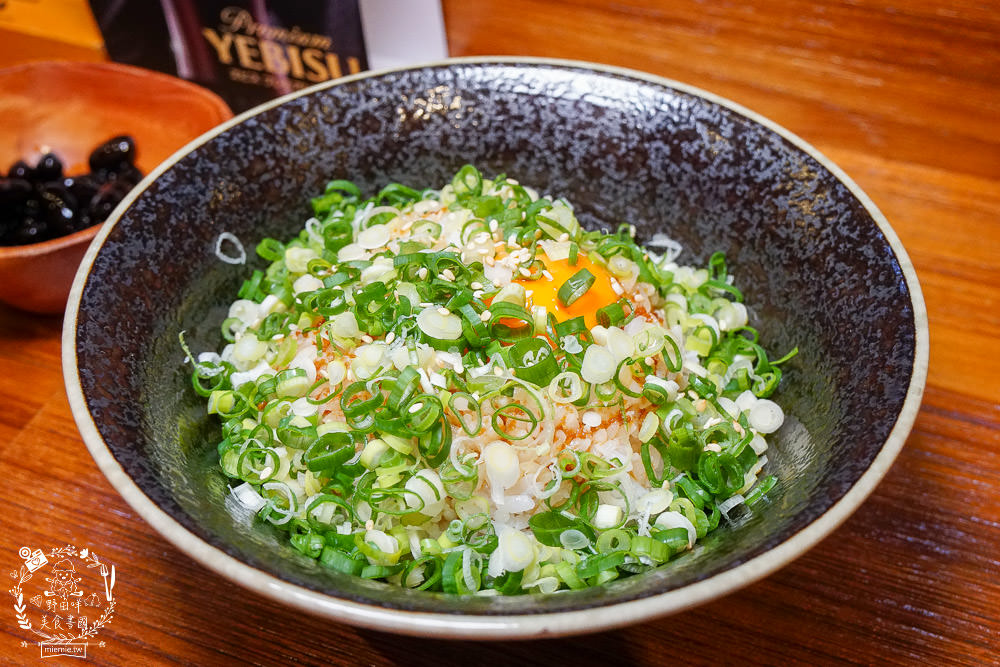 高雄串燒推薦[金鶴串場]10元串串人氣必點!餘味繞舌的月見蔥花丼