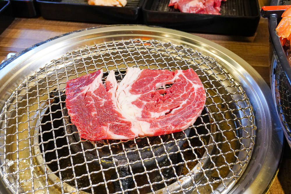 高雄[鉄火燒肉PLUS燒肉吃到飽]高級牛肉|肥美生蠔|天使紅蝦|無限爽爽吃~