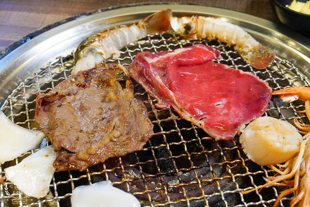 高雄[鉄火燒肉PLUS燒肉吃到飽]高級牛肉|肥美生蠔|天使紅蝦|無限爽爽吃~