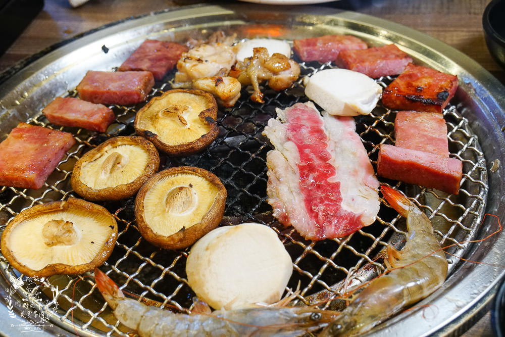 高雄[鉄火燒肉PLUS燒肉吃到飽]高級牛肉|肥美生蠔|天使紅蝦|無限爽爽吃~