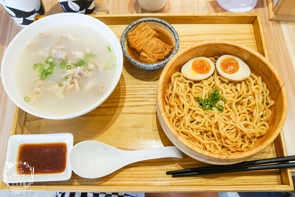 高雄[大師兄銷魂麵舖]台北排隊文青麵店高雄也吃得到了!一桶需炒十小時的手工辣炒催油?微辣Q彈的銷魂麵美味激推!