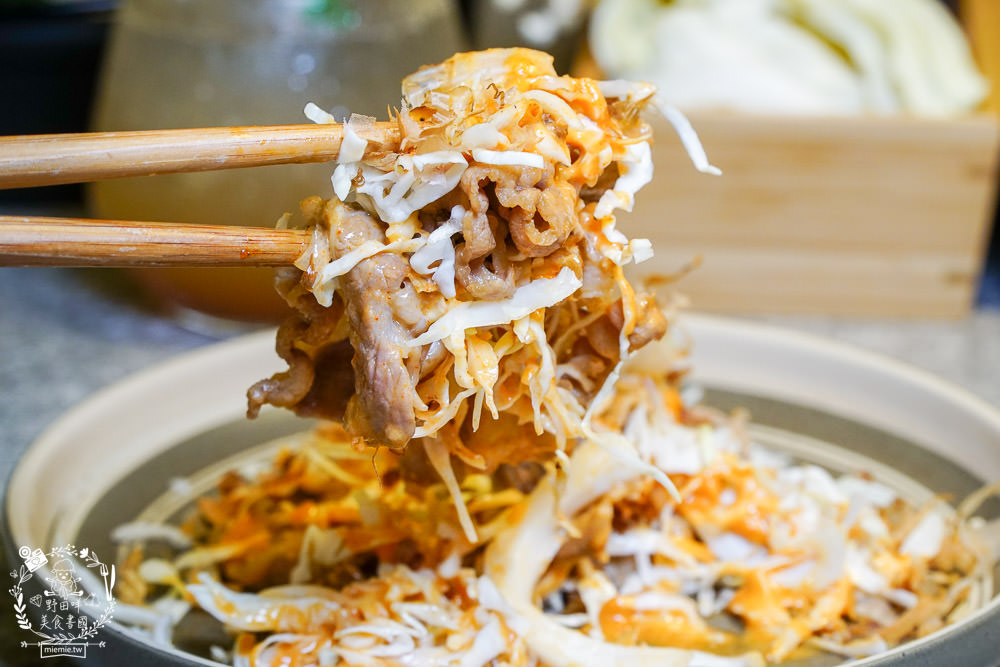 高雄[錨屋壽喜燒]顛覆大眾的高貴不貴精緻壽喜燒?精巧甜點與夢幻裝潢深得少女心!