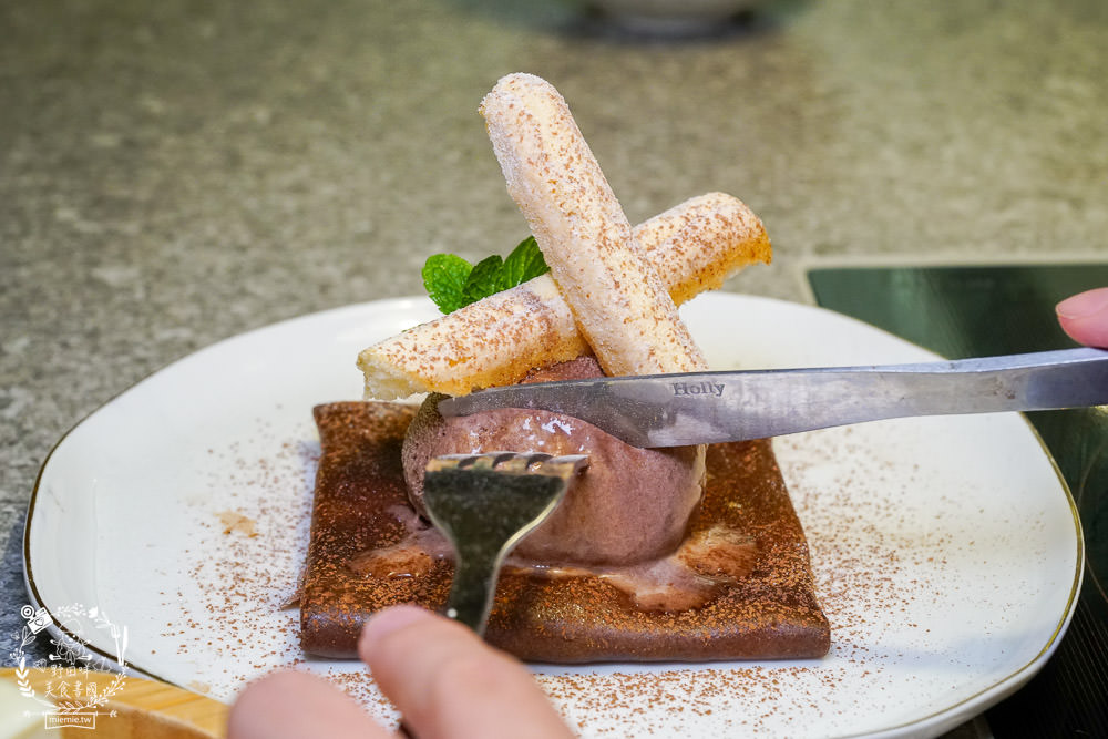 高雄[錨屋壽喜燒]顛覆大眾的高貴不貴精緻壽喜燒?精巧甜點與夢幻裝潢深得少女心!