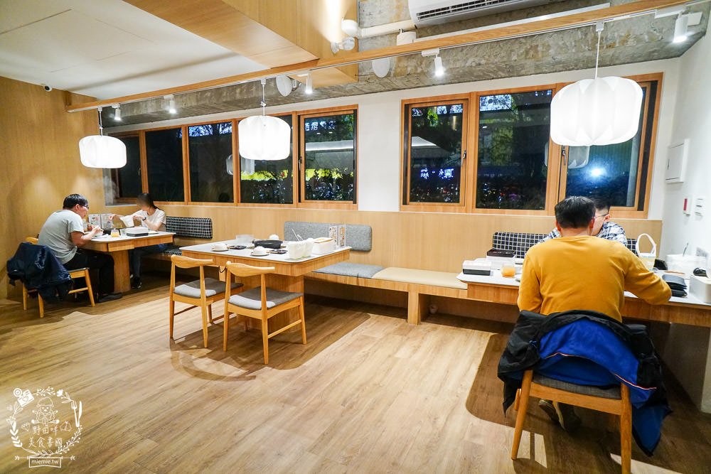 高雄[錨屋壽喜燒]顛覆大眾的高貴不貴精緻壽喜燒?精巧甜點與夢幻裝潢深得少女心!