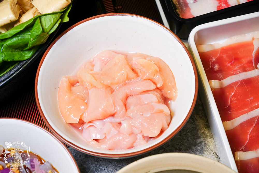 高雄[錨屋壽喜燒]顛覆大眾的高貴不貴精緻壽喜燒?精巧甜點與夢幻裝潢深得少女心!