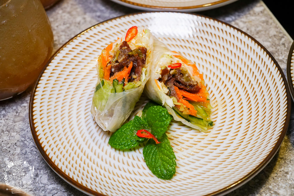 高雄[錨屋壽喜燒]顛覆大眾的高貴不貴精緻壽喜燒?精巧甜點與夢幻裝潢深得少女心!