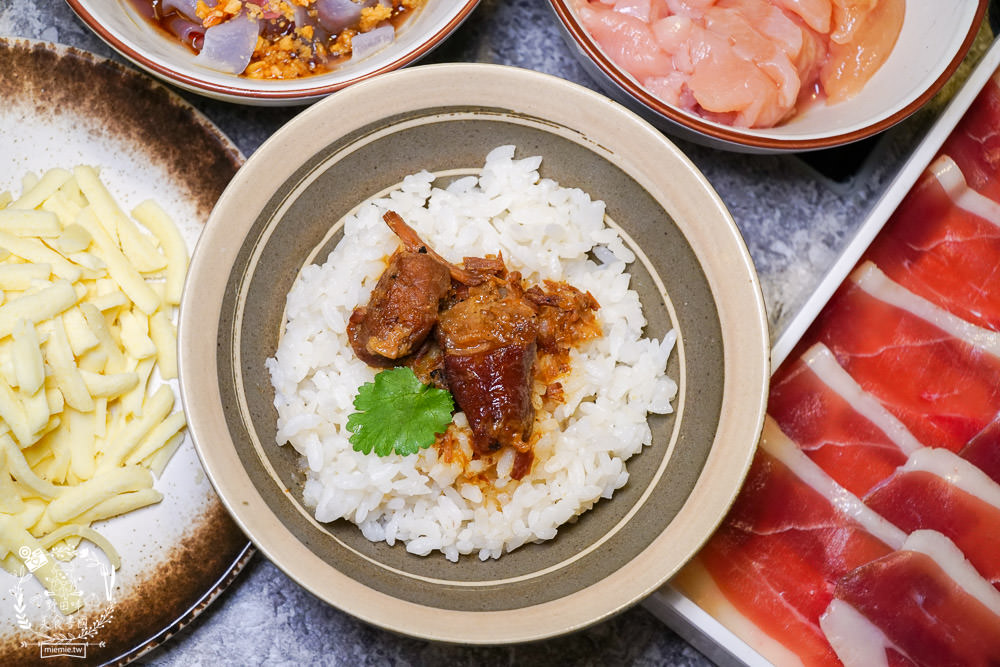 高雄[錨屋壽喜燒]顛覆大眾的高貴不貴精緻壽喜燒?精巧甜點與夢幻裝潢深得少女心!