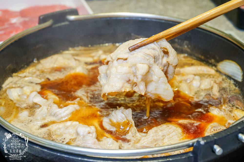 高雄[錨屋壽喜燒]顛覆大眾的高貴不貴精緻壽喜燒?精巧甜點與夢幻裝潢深得少女心!