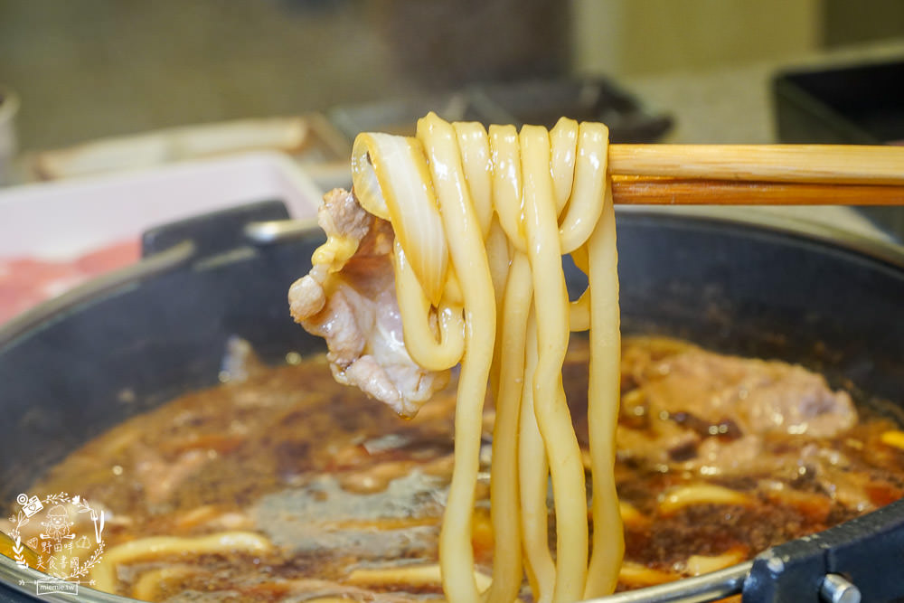 高雄[錨屋壽喜燒]顛覆大眾的高貴不貴精緻壽喜燒?精巧甜點與夢幻裝潢深得少女心!