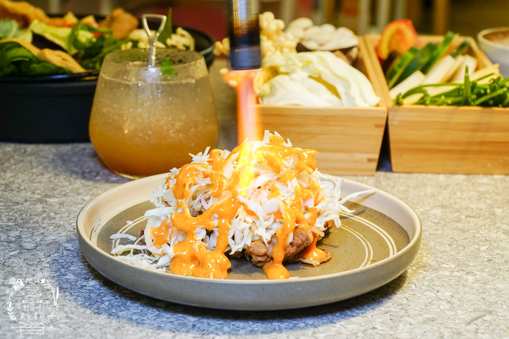 高雄[錨屋壽喜燒]顛覆大眾的高貴不貴精緻壽喜燒?精巧甜點與夢幻裝潢深得少女心!