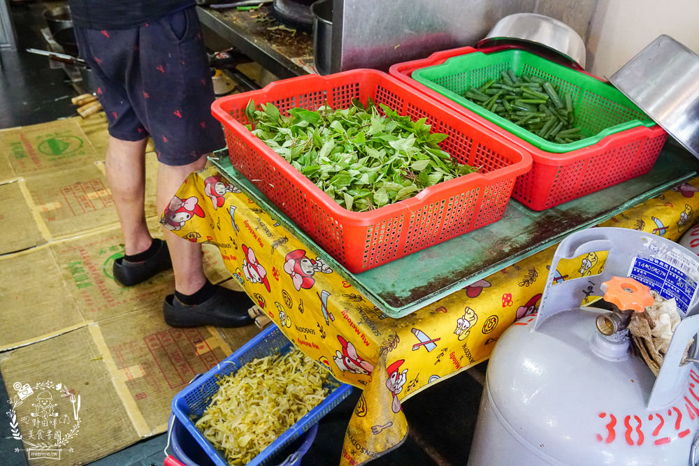 高雄[鏞記鴨莊]超多媒體報導推薦的脆皮烤鴨!鴨油酥炸鹽酥鴨無敵香酥超刷嘴!