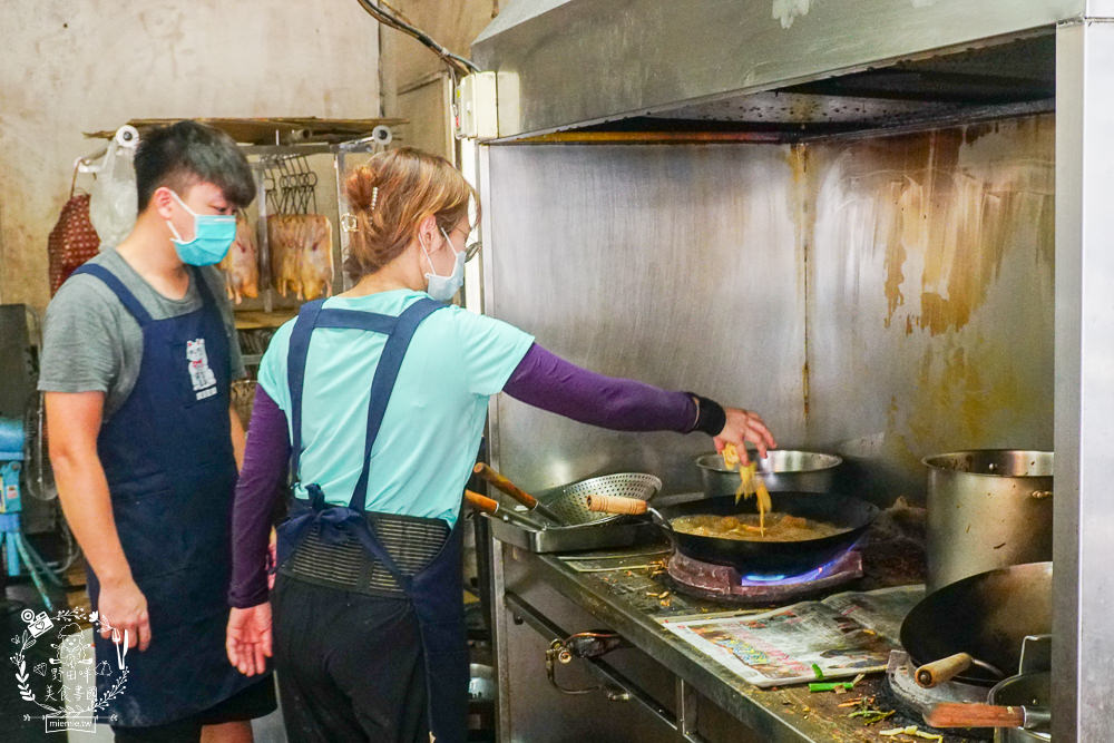 高雄[鏞記鴨莊]超多媒體報導推薦的脆皮烤鴨!鴨油酥炸鹽酥鴨無敵香酥超刷嘴!