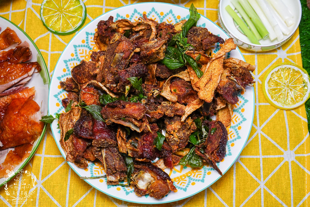 高雄[鏞記鴨莊]超多媒體報導推薦的脆皮烤鴨!鴨油酥炸鹽酥鴨無敵香酥超刷嘴!