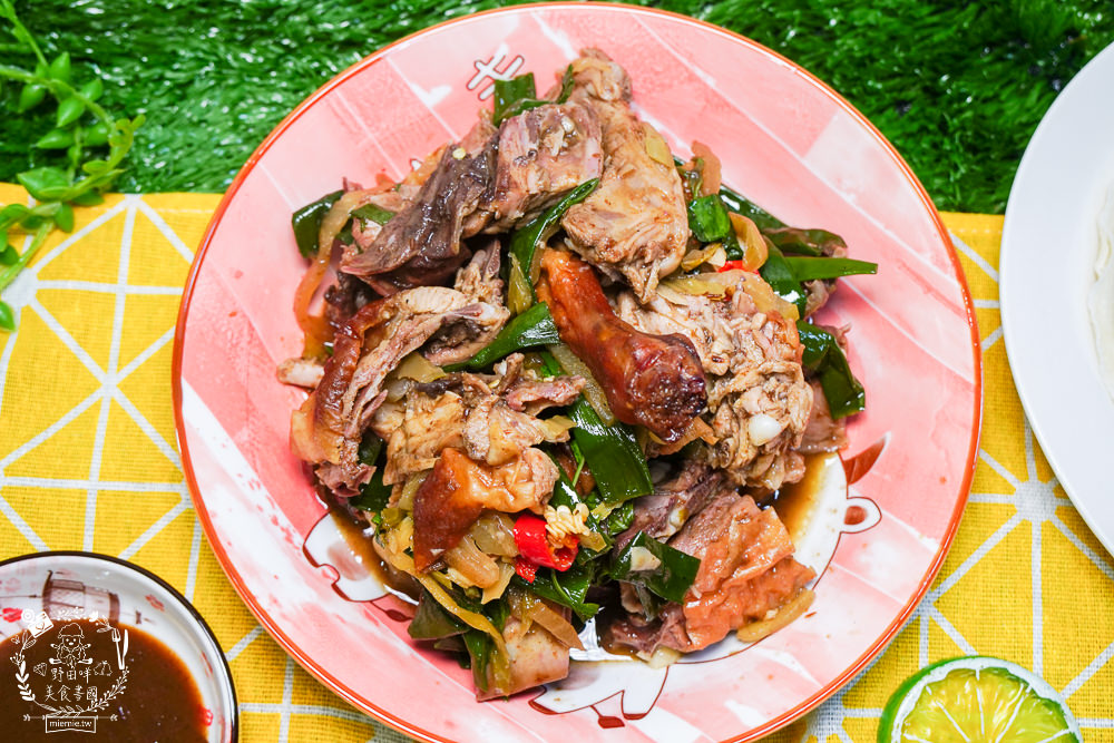 高雄[鏞記鴨莊]超多媒體報導推薦的脆皮烤鴨!鴨油酥炸鹽酥鴨無敵香酥超刷嘴!