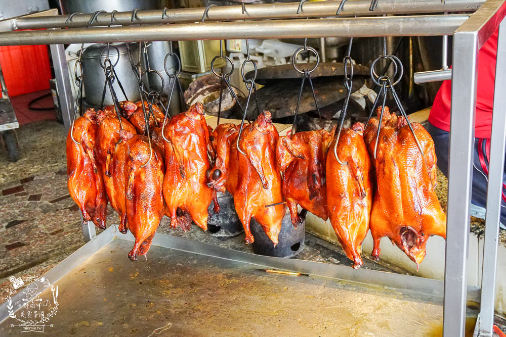 高雄[阿石烤鴨]鳳山五甲超人氣排隊烤鴨!烤鴨三吃人氣必點!鹽酥鴨香酥超刷嘴!鳳山烤鴨推薦!