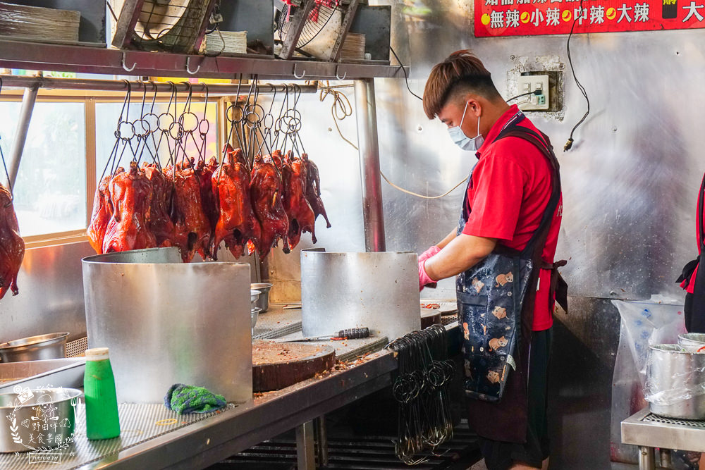 高雄[阿石烤鴨]鳳山五甲超人氣排隊烤鴨!烤鴨三吃人氣必點!鹽酥鴨香酥超刷嘴!鳳山烤鴨推薦!