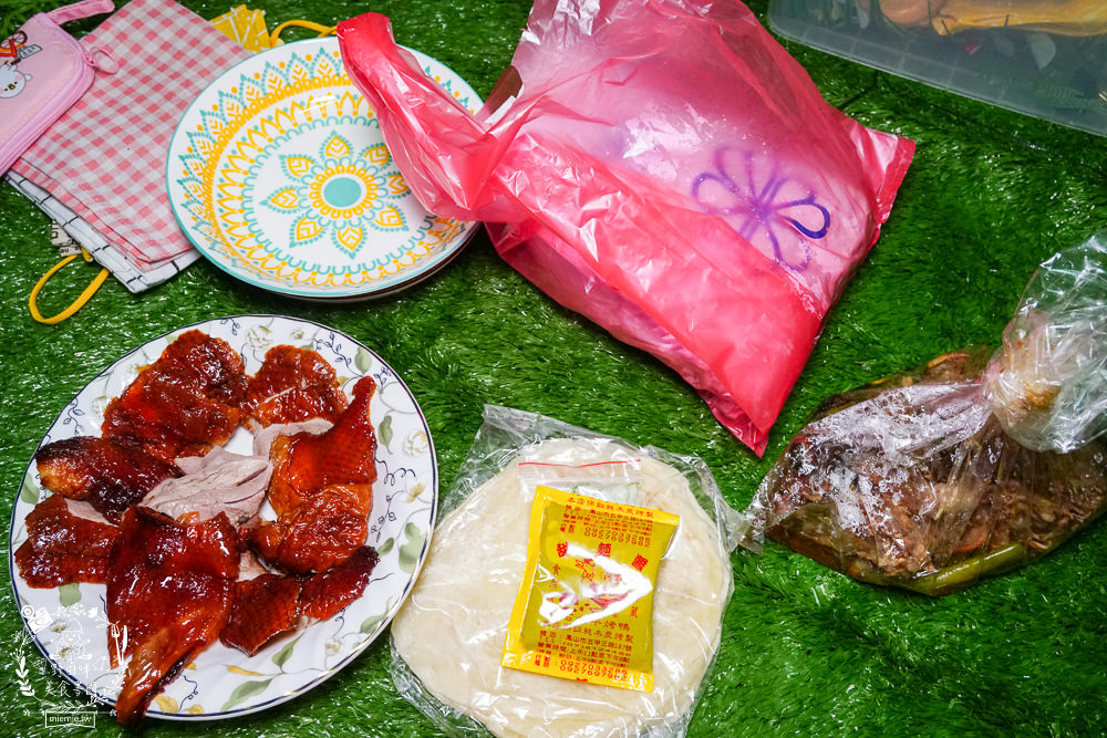 高雄[阿石烤鴨]鳳山五甲超人氣排隊烤鴨!烤鴨三吃人氣必點!鹽酥鴨香酥超刷嘴!鳳山烤鴨推薦!