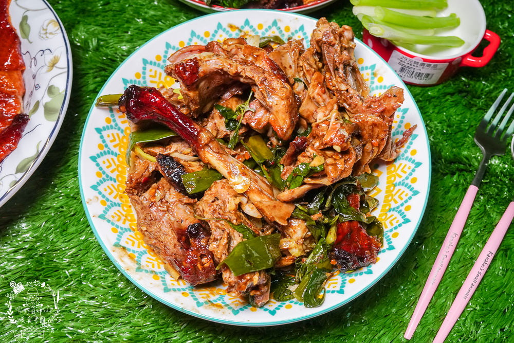 高雄[阿石烤鴨]鳳山五甲超人氣排隊烤鴨!烤鴨三吃人氣必點!鹽酥鴨香酥超刷嘴!鳳山烤鴨推薦!