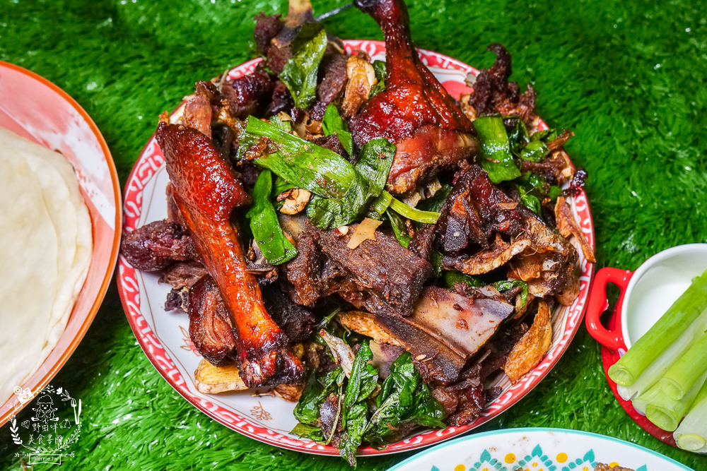 高雄[阿石烤鴨]鳳山五甲超人氣排隊烤鴨!烤鴨三吃人氣必點!鹽酥鴨香酥超刷嘴!鳳山烤鴨推薦!