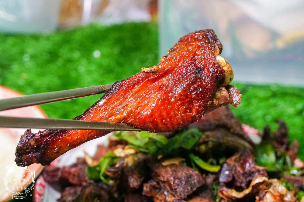 高雄[阿石烤鴨]鳳山五甲超人氣排隊烤鴨!烤鴨三吃人氣必點!鹽酥鴨香酥超刷嘴!鳳山烤鴨推薦!