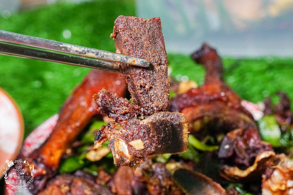 高雄[阿石烤鴨]鳳山五甲超人氣排隊烤鴨!烤鴨三吃人氣必點!鹽酥鴨香酥超刷嘴!鳳山烤鴨推薦!