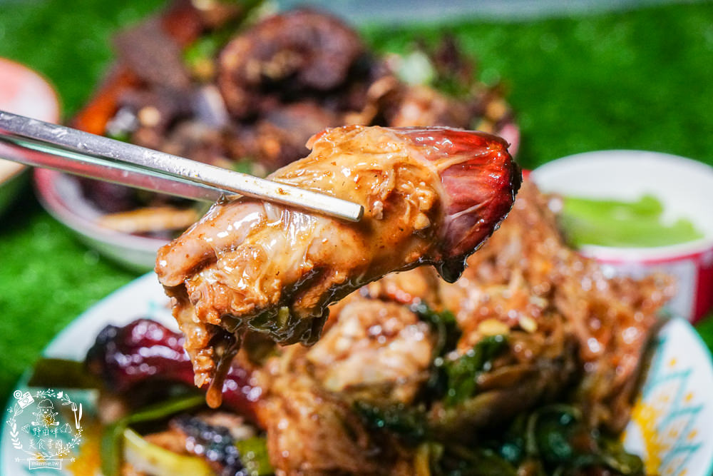 高雄[阿石烤鴨]鳳山五甲超人氣排隊烤鴨!烤鴨三吃人氣必點!鹽酥鴨香酥超刷嘴!鳳山烤鴨推薦!