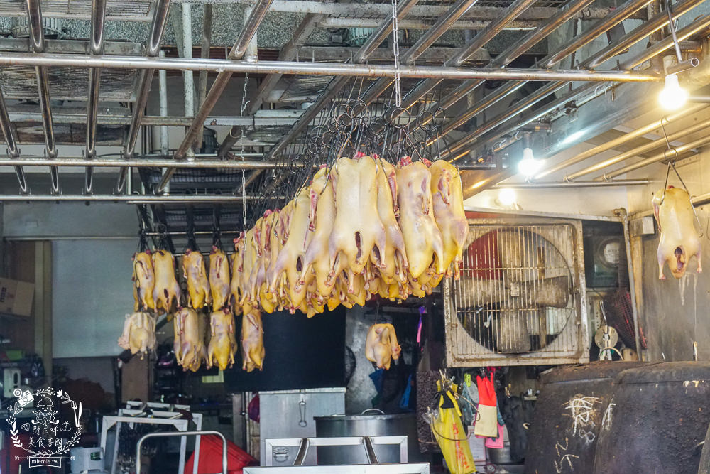 高雄[阿石烤鴨]鳳山五甲超人氣排隊烤鴨!烤鴨三吃人氣必點!鹽酥鴨香酥超刷嘴!鳳山烤鴨推薦!