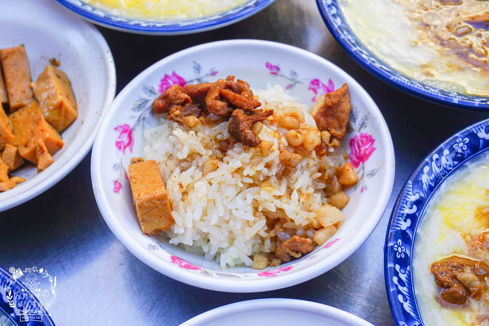 雲林[阿豐麵線糊]北港超人氣必吃美食!超獨特白麵線糊+獨門滷肉與蛋黃一碗只要20元?