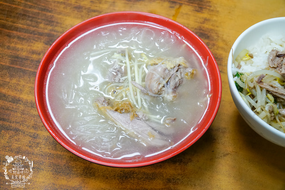 高雄[陳記手工蒸餃專賣店]武廟商圈的人氣小吃!鴨肉飯+蒸餃人氣必點!武廟美食推薦!