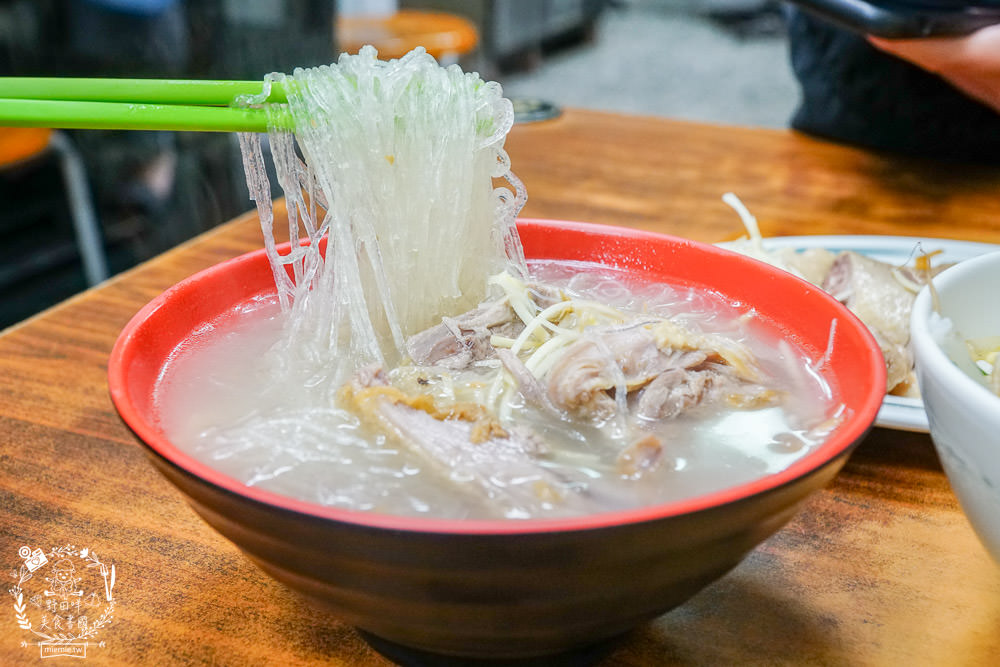 高雄[陳記手工蒸餃專賣店]武廟商圈的人氣小吃!鴨肉飯+蒸餃人氣必點!武廟美食推薦!