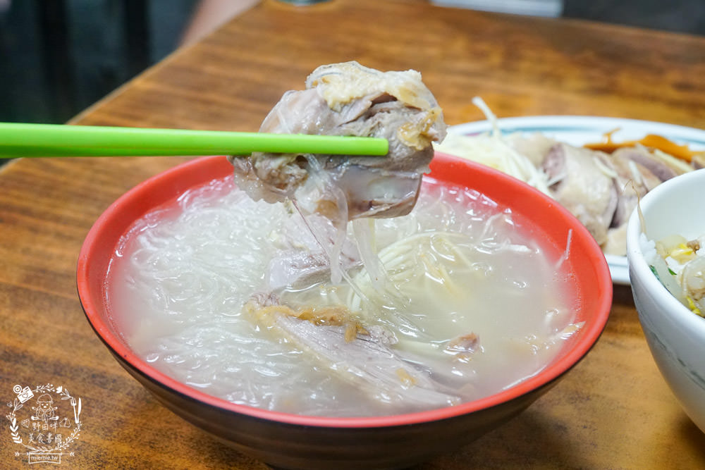 高雄[陳記手工蒸餃專賣店]武廟商圈的人氣小吃!鴨肉飯+蒸餃人氣必點!武廟美食推薦!