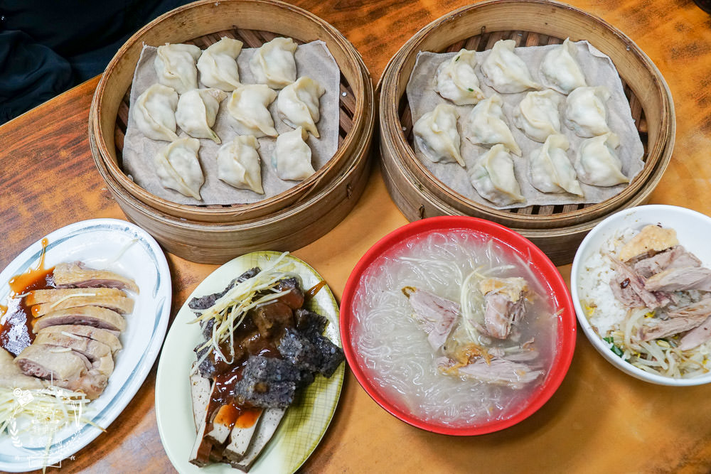 高雄[陳記手工蒸餃專賣店]武廟商圈的人氣小吃!鴨肉飯+蒸餃人氣必點!武廟美食推薦!
