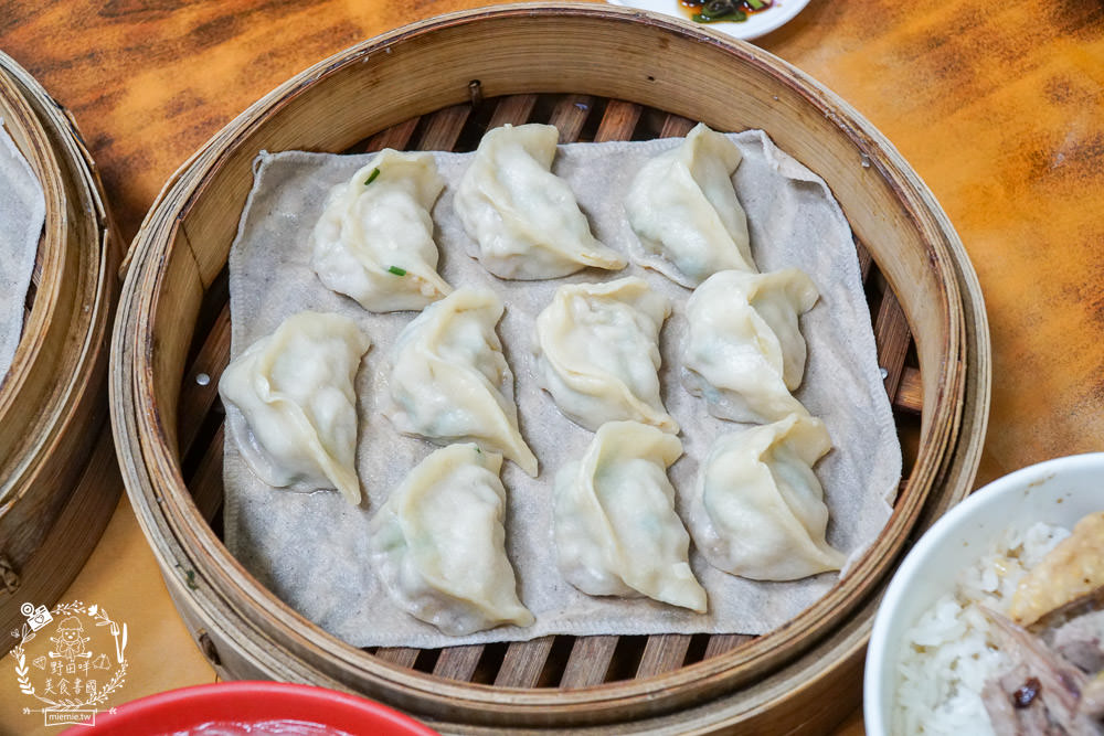 高雄[陳記手工蒸餃專賣店]武廟商圈的人氣小吃!鴨肉飯+蒸餃人氣必點!武廟美食推薦!