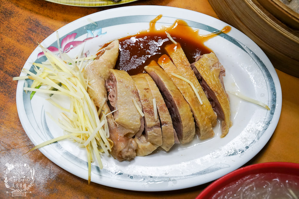 高雄[陳記手工蒸餃專賣店]武廟商圈的人氣小吃!鴨肉飯+蒸餃人氣必點!武廟美食推薦!