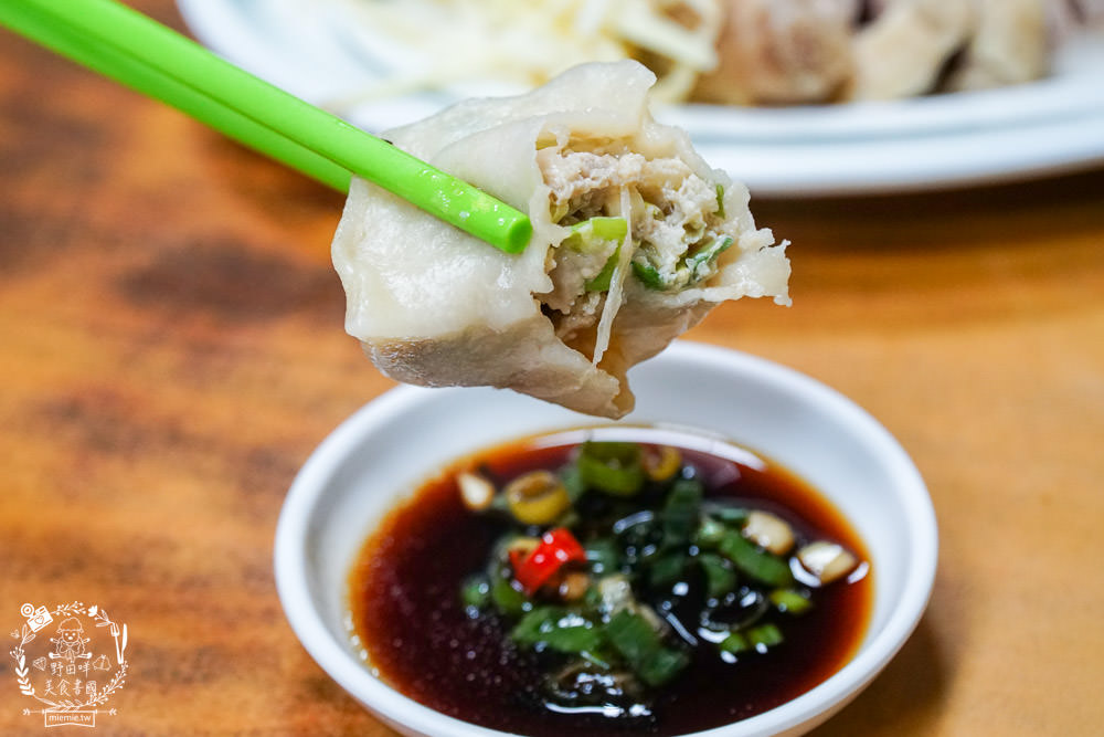 高雄[陳記手工蒸餃專賣店]武廟商圈的人氣小吃!鴨肉飯+蒸餃人氣必點!武廟美食推薦!