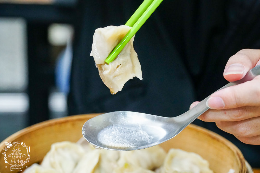高雄[陳記手工蒸餃專賣店]武廟商圈的人氣小吃!鴨肉飯+蒸餃人氣必點!武廟美食推薦!