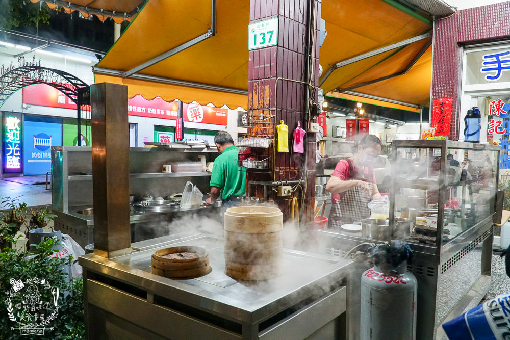高雄[陳記手工蒸餃專賣店]武廟商圈的人氣小吃!鴨肉飯+蒸餃人氣必點!武廟美食推薦!