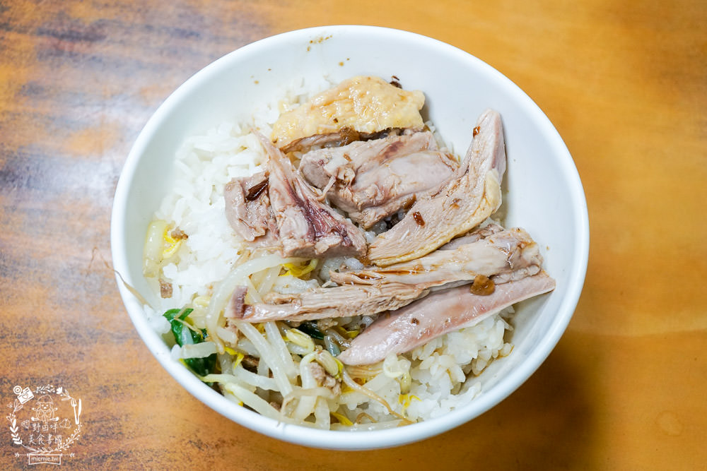 高雄[陳記手工蒸餃專賣店]武廟商圈的人氣小吃!鴨肉飯+蒸餃人氣必點!武廟美食推薦!