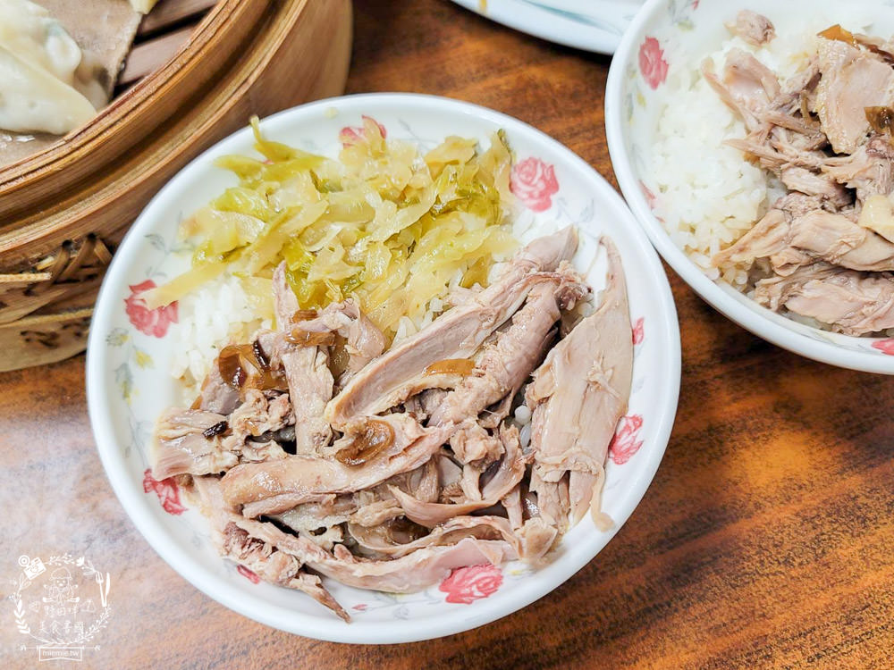 高雄[陳記手工蒸餃專賣店]武廟商圈的人氣小吃!鴨肉飯+蒸餃人氣必點!武廟美食推薦!