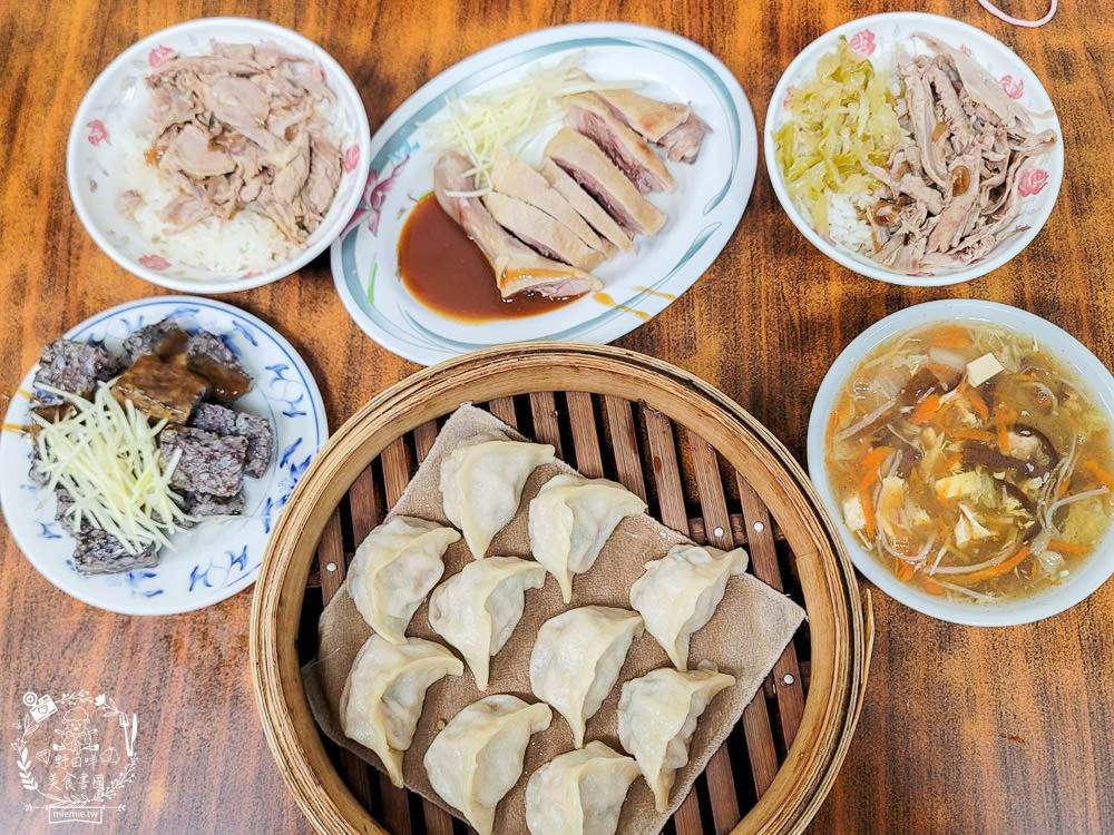 高雄[陳記手工蒸餃專賣店]武廟商圈的人氣小吃!鴨肉飯+蒸餃人氣必點!武廟美食推薦!