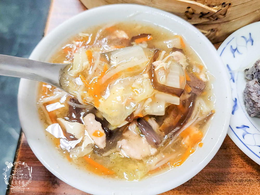 高雄[陳記手工蒸餃專賣店]武廟商圈的人氣小吃!鴨肉飯+蒸餃人氣必點!武廟美食推薦!