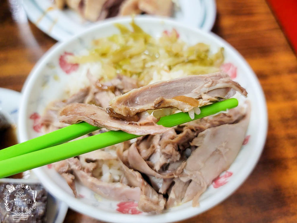 高雄[陳記手工蒸餃專賣店]武廟商圈的人氣小吃!鴨肉飯+蒸餃人氣必點!武廟美食推薦!