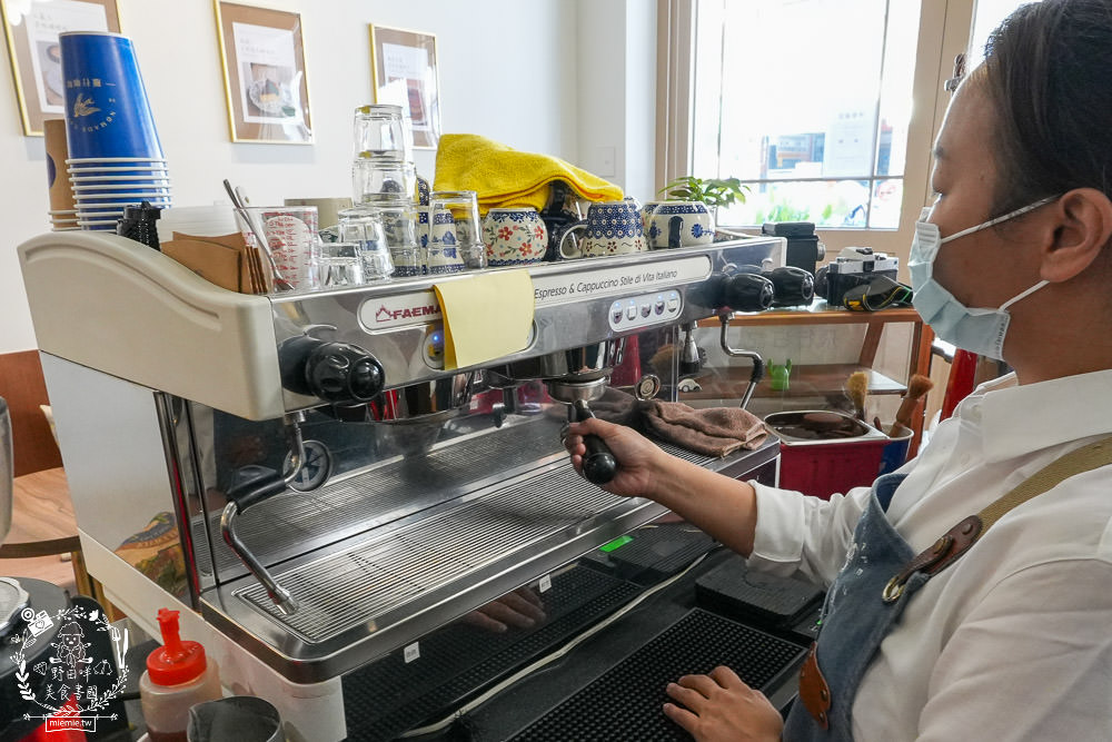 屏東咖啡店推薦[雁行咖啡館]隱藏在屏東市區的老宅咖啡店!堅持每支豆子都要手工挑豆!