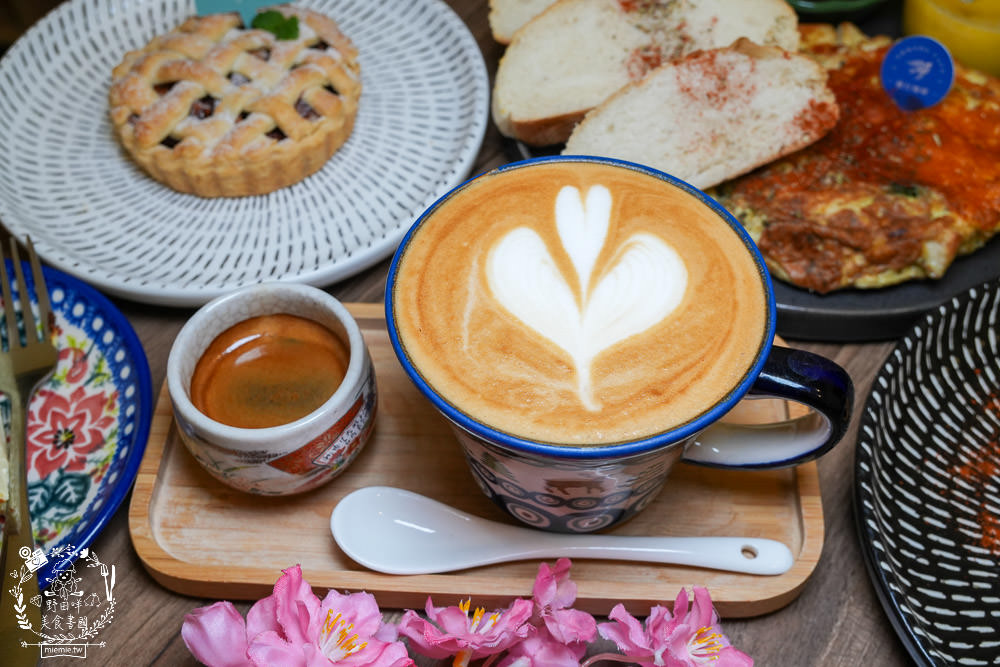 屏東咖啡店推薦[雁行咖啡館]隱藏在屏東市區的老宅咖啡店!堅持每支豆子都要手工挑豆!