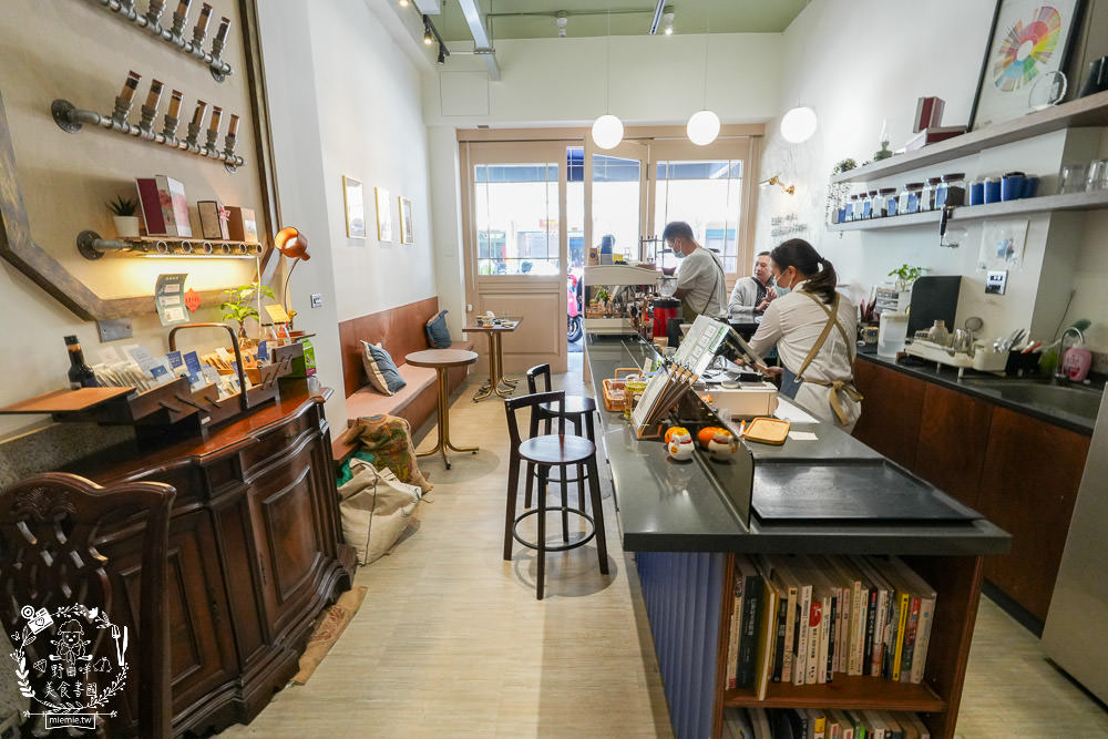 屏東咖啡店推薦[雁行咖啡館]隱藏在屏東市區的老宅咖啡店!堅持每支豆子都要手工挑豆!