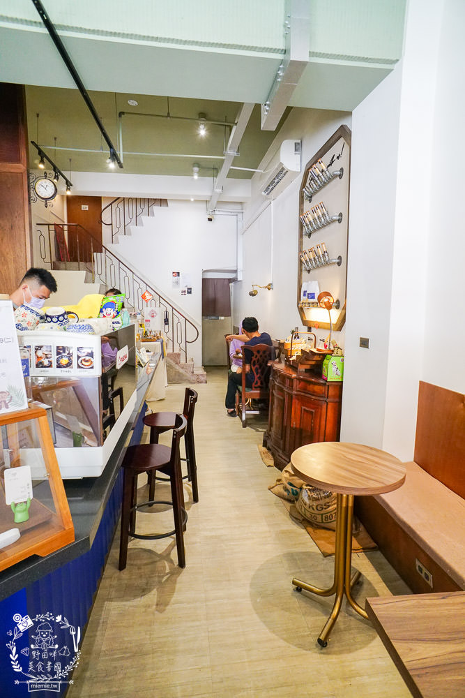 屏東咖啡廳推薦[雁行咖啡]勝利星村附近的人氣老宅咖啡廳!超多甜點蔬食料理可以品嚐!