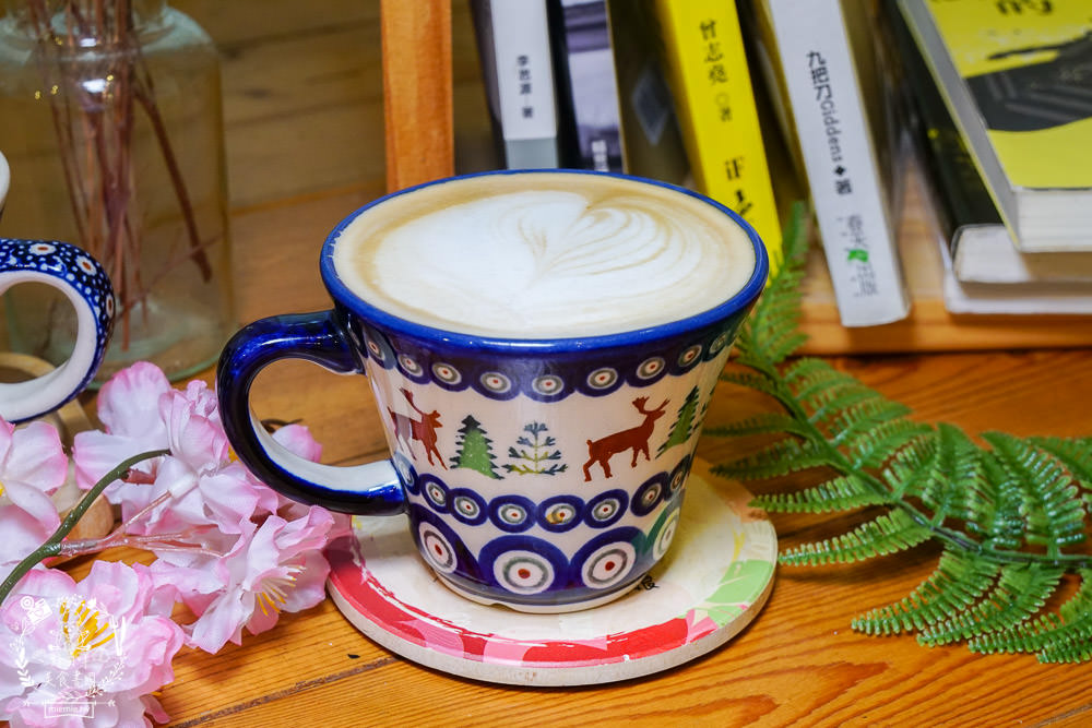 屏東咖啡廳推薦[雁行咖啡]勝利星村附近的人氣老宅咖啡廳!超多甜點蔬食料理可以品嚐!