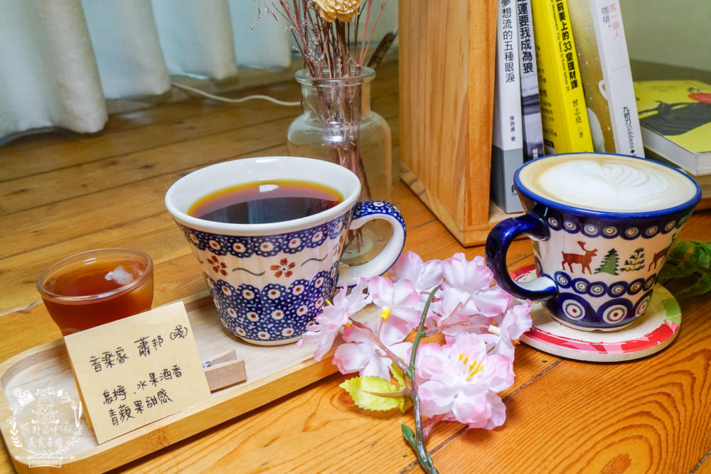 屏東咖啡廳推薦[雁行咖啡]勝利星村附近的人氣老宅咖啡廳!超多甜點蔬食料理可以品嚐!