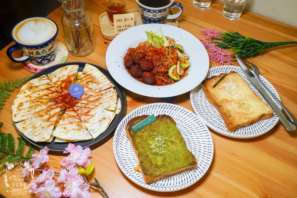 屏東咖啡廳推薦[雁行咖啡]勝利星村附近的人氣老宅咖啡廳!超多甜點蔬食料理可以品嚐!